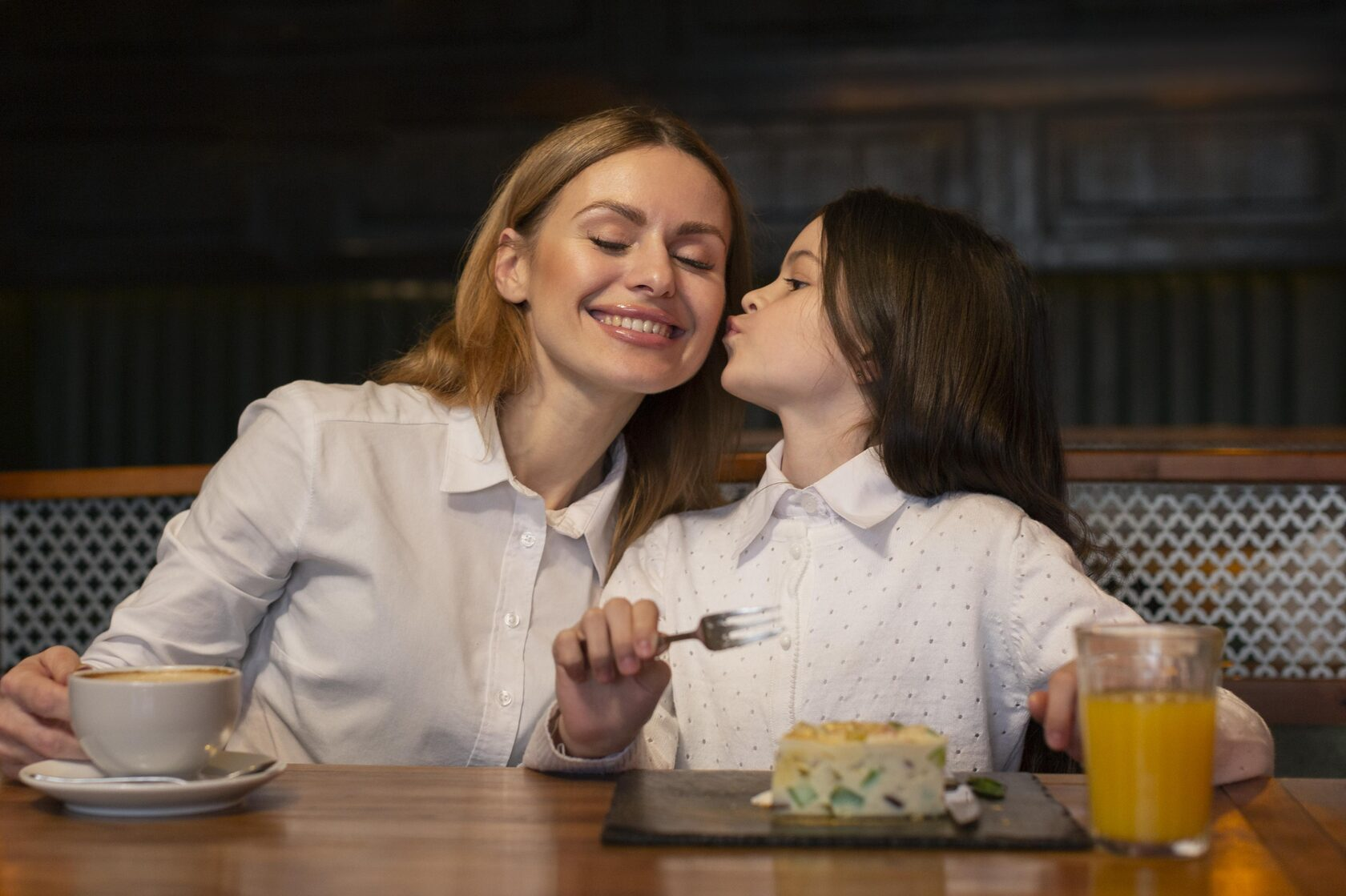 Why HMD Bar & Grill is the Ideal Spot for Mother's Day in Chicago